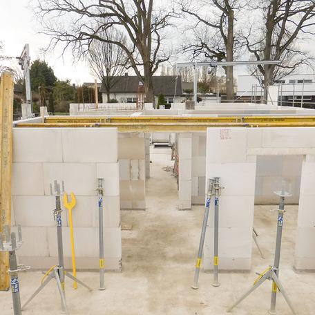 Fundament und Wände im Rohbau des Modern Green Bauprojekts in Bocholt am Efing