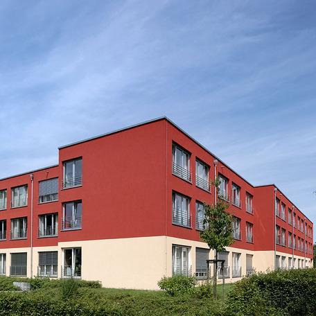 Seniorenzentrum in Duisburg von aussen mit rot beige Fassade