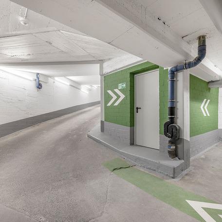 Tiefgarage fuer die Wohnungen und den Bestandsumbau in Duesseldorf Lindenstrasse mit Fokus auf die Einfahrt