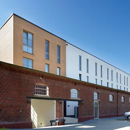 Hintere Teil des Wohn- und Gewerbekomplex in Duesseldorf von aussen