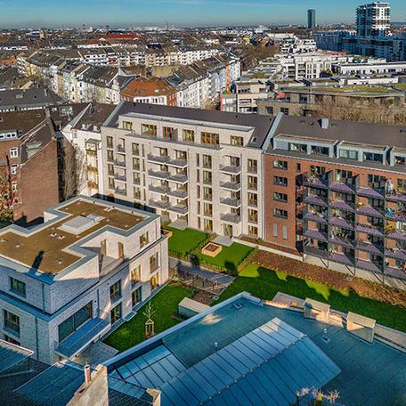 Drohnenansicht des Wohnkomplexes Moll in Duesseldorf bestehend aus drei Gebaeuden
