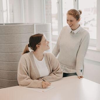 berufserfahrene_mitarbeiterinnen_kaufmaennischen_bereich_schmeing berufserfahrene_mitarbeiterinnen_kaufmaennischen_bereich_schmeing